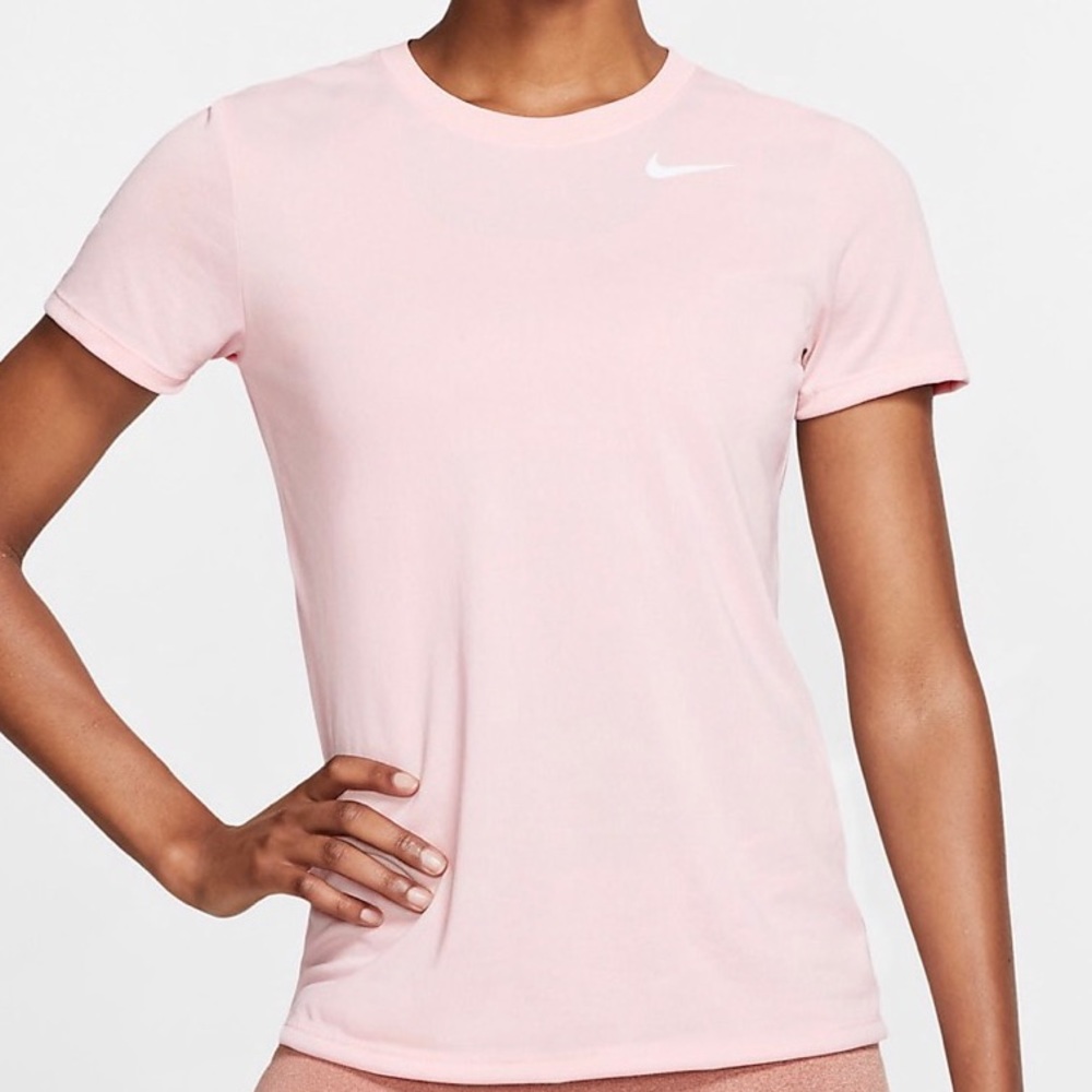 Nike Dri-Fit shortsleeve shirt 👚.